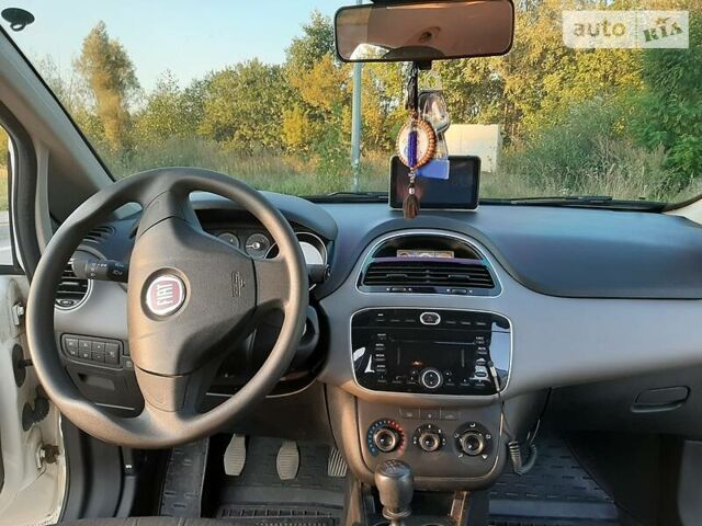 Белый Фиат Линеа, объемом двигателя 1.4 л и пробегом 72 тыс. км за 7300 $, фото 14 на Automoto.ua