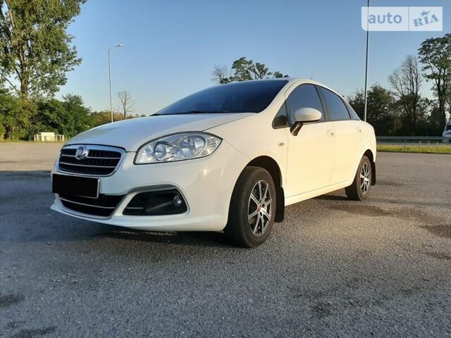 Белый Фиат Линеа, объемом двигателя 1.4 л и пробегом 72 тыс. км за 7300 $, фото 7 на Automoto.ua