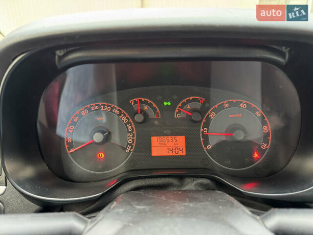 Бежевый Фиат Линеа, объемом двигателя 1.3 л и пробегом 196 тыс. км за 3100 $, фото 8 на Automoto.ua