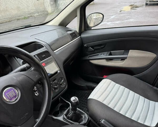 Бежевый Фиат Линеа, объемом двигателя 1.3 л и пробегом 196 тыс. км за 3100 $, фото 10 на Automoto.ua