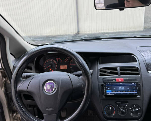 Бежевый Фиат Линеа, объемом двигателя 1.3 л и пробегом 196 тыс. км за 3100 $, фото 13 на Automoto.ua