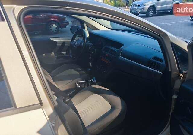 Бежевий Фіат Лінеа, об'ємом двигуна 1.3 л та пробігом 322 тис. км за 3500 $, фото 9 на Automoto.ua