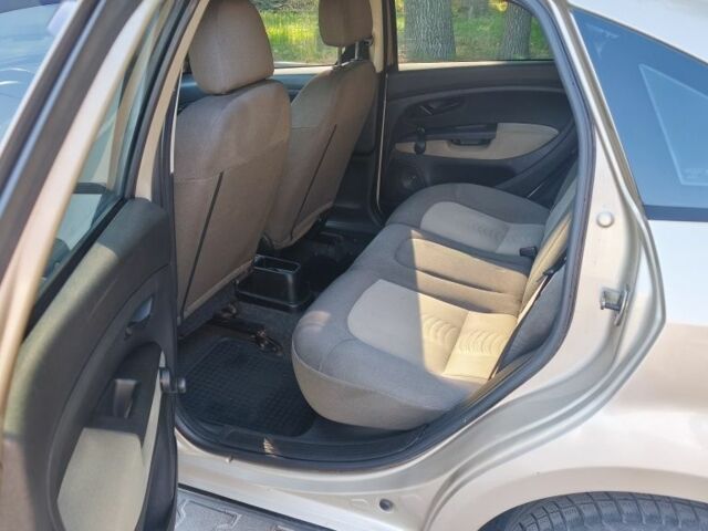 Бежевий Фіат Лінеа, об'ємом двигуна 1.2 л та пробігом 322 тис. км за 3500 $, фото 7 на Automoto.ua