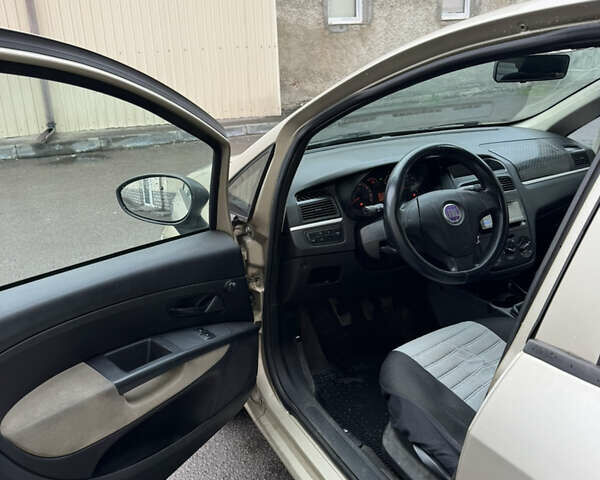 Бежевый Фиат Линеа, объемом двигателя 1.3 л и пробегом 196 тыс. км за 3100 $, фото 9 на Automoto.ua