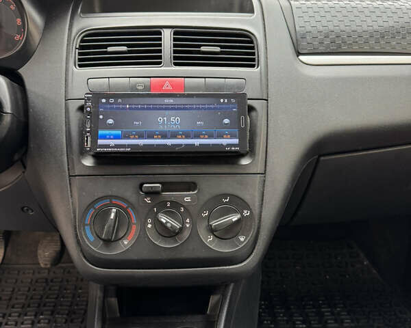 Бежевый Фиат Линеа, объемом двигателя 1.3 л и пробегом 196 тыс. км за 3100 $, фото 14 на Automoto.ua