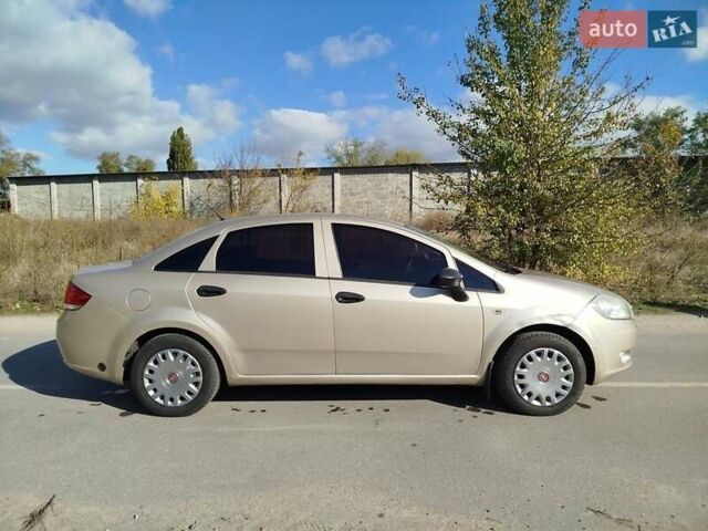 Бежевый Фиат Линеа, объемом двигателя 1.4 л и пробегом 144 тыс. км за 5000 $, фото 1 на Automoto.ua