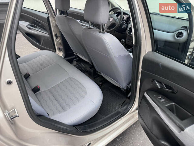 Фиат Линеа 2013 в Хмельницком на Automoto.ua Бежевый Фиат Линеа, объемом двигателя 1.37 л и пробегом 120 тыс. км за 5500 $, фото 8 на Automoto.ua