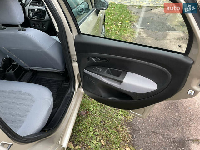 Бежевий Фіат Лінеа, об'ємом двигуна 1.3 л та пробігом 205 тис. км за 4500 $, фото 9 на Automoto.ua