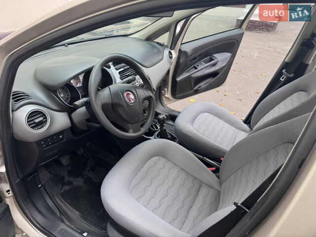 Фиат Линеа 2013 в Хмельницком на Automoto.ua Бежевый Фиат Линеа, объемом двигателя 1.37 л и пробегом 120 тыс. км за 5500 $, фото 6 на Automoto.ua
