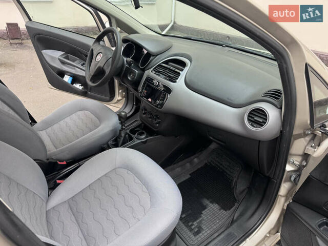 Фиат Линеа 2013 в Хмельницком на Automoto.ua Бежевый Фиат Линеа, объемом двигателя 1.37 л и пробегом 120 тыс. км за 5500 $, фото 9 на Automoto.ua