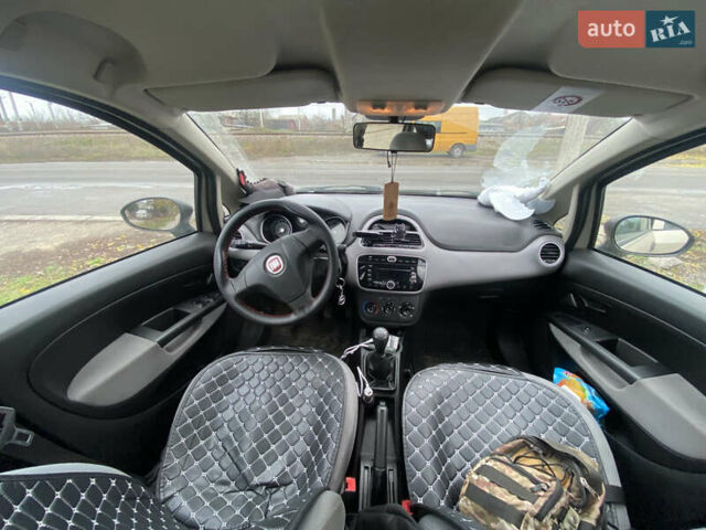 Бежевый Фиат Линеа, объемом двигателя 1.3 л и пробегом 310 тыс. км за 3800 $, фото 5 на Automoto.ua