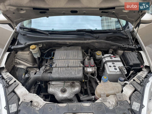 Фиат Линеа 2013 в Хмельницком на Automoto.ua Бежевый Фиат Линеа, объемом двигателя 1.37 л и пробегом 120 тыс. км за 5500 $, фото 13 на Automoto.ua