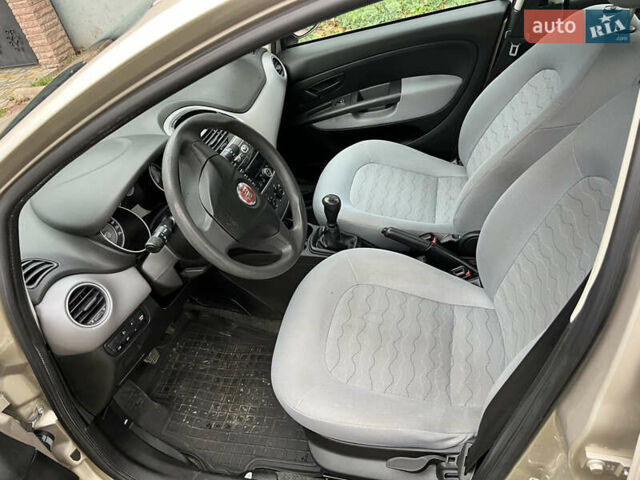 Бежевий Фіат Лінеа, об'ємом двигуна 1.3 л та пробігом 205 тис. км за 4500 $, фото 5 на Automoto.ua