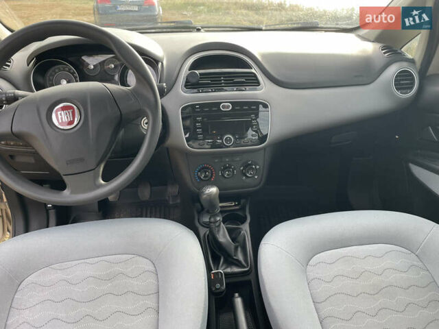 Бежевий Фіат Лінеа, об'ємом двигуна 1.37 л та пробігом 108 тис. км за 5600 $, фото 2 на Automoto.ua