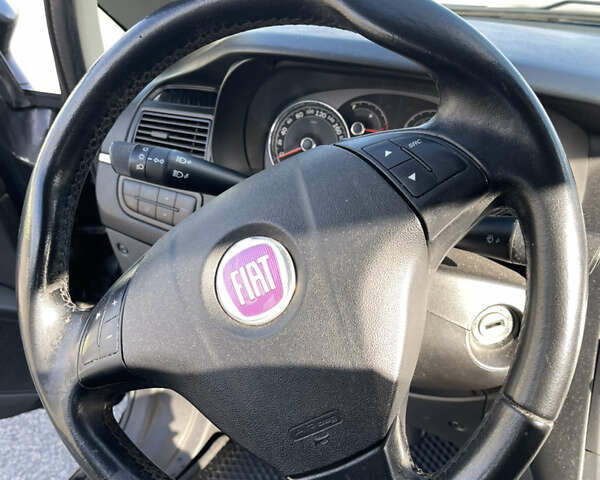 Фиат Линеа 2009 в Киеве на Automoto.ua Черный Фиат Линеа, объемом двигателя 1.4 л и пробегом 183 тыс. км за 4000 $, фото 21 на Automoto.ua