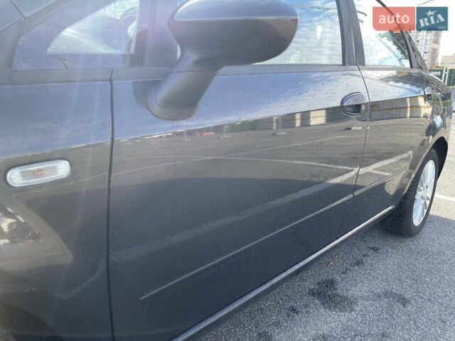 Фиат Линеа 2009 в Киеве на Automoto.ua Черный Фиат Линеа, объемом двигателя 1.4 л и пробегом 183 тыс. км за 4000 $, фото 30 на Automoto.ua