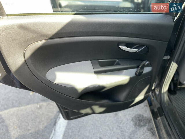 Фиат Линеа 2009 в Киеве на Automoto.ua Черный Фиат Линеа, объемом двигателя 1.4 л и пробегом 183 тыс. км за 4000 $, фото 26 на Automoto.ua