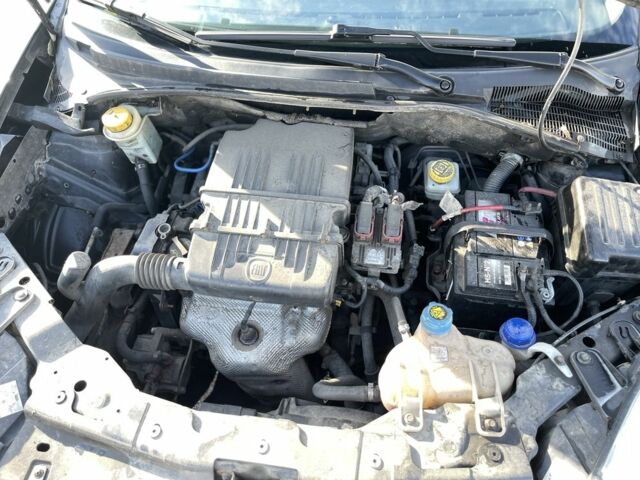 Фиат Линеа 2009 в Киеве на Automoto.ua Черный Фиат Линеа, объемом двигателя 1.4 л и пробегом 183 тыс. км за 4000 $, фото 7 на Automoto.ua