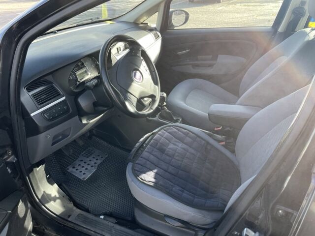 Фиат Линеа 2009 в Киеве на Automoto.ua Черный Фиат Линеа, объемом двигателя 1.4 л и пробегом 183 тыс. км за 4000 $, фото 4 на Automoto.ua