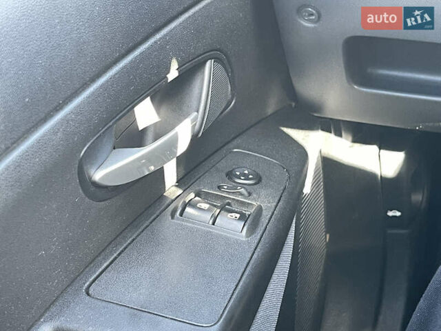 Фиат Линеа 2009 в Киеве на Automoto.ua Черный Фиат Линеа, объемом двигателя 1.4 л и пробегом 183 тыс. км за 4000 $, фото 14 на Automoto.ua