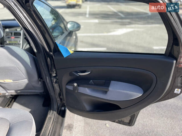 Фиат Линеа 2009 в Киеве на Automoto.ua Черный Фиат Линеа, объемом двигателя 1.4 л и пробегом 183 тыс. км за 4000 $, фото 27 на Automoto.ua