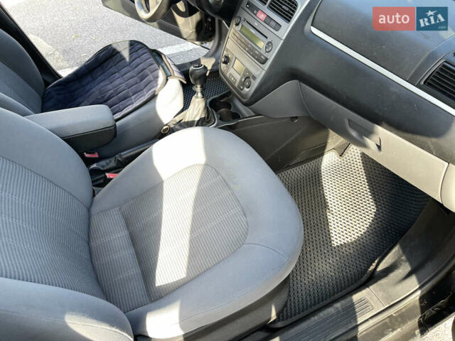 Фиат Линеа 2009 в Киеве на Automoto.ua Черный Фиат Линеа, объемом двигателя 1.4 л и пробегом 183 тыс. км за 4000 $, фото 23 на Automoto.ua