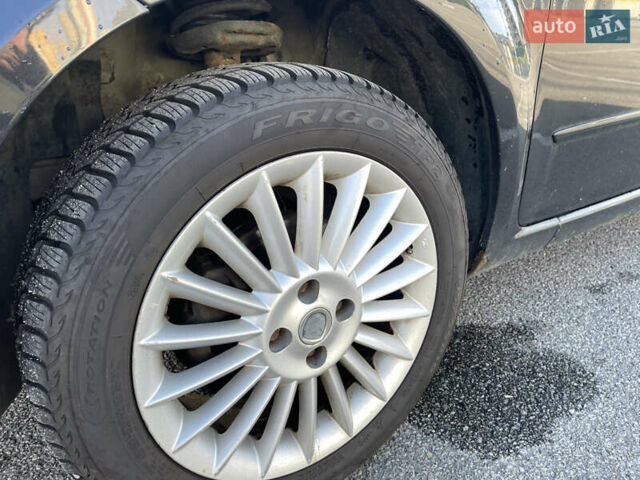 Фиат Линеа 2009 в Киеве на Automoto.ua Черный Фиат Линеа, объемом двигателя 1.4 л и пробегом 183 тыс. км за 4000 $, фото 4 на Automoto.ua