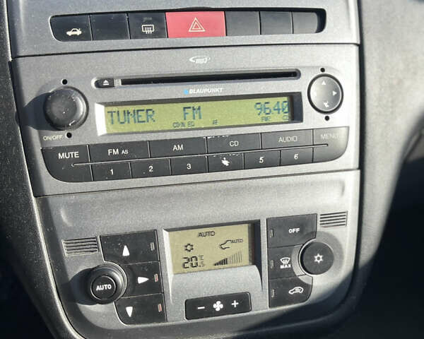 Фиат Линеа 2009 в Киеве на Automoto.ua Черный Фиат Линеа, объемом двигателя 1.4 л и пробегом 183 тыс. км за 4000 $, фото 17 на Automoto.ua