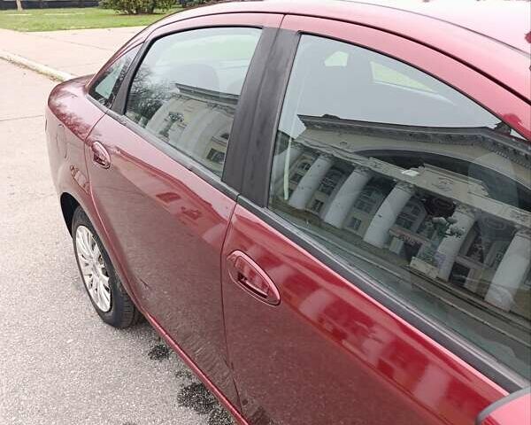 Красный Фиат Линеа, объемом двигателя 1.37 л и пробегом 190 тыс. км за 3500 $, фото 2 на Automoto.ua