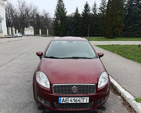 Красный Фиат Линеа, объемом двигателя 1.37 л и пробегом 190 тыс. км за 3500 $, фото 6 на Automoto.ua