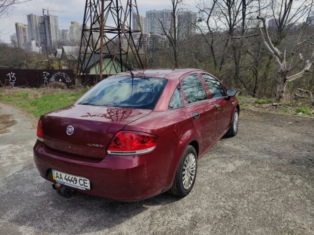 Красный Фиат Линеа, объемом двигателя 1.4 л и пробегом 245 тыс. км за 5800 $, фото 2 на Automoto.ua