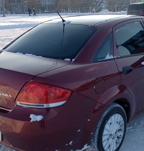 Красный Фиат Линеа, объемом двигателя 1.4 л и пробегом 105 тыс. км за 5600 $, фото 2 на Automoto.ua