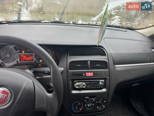 Червоний Фіат Лінеа, об'ємом двигуна 1.4 л та пробігом 194 тис. км за 5300 $, фото 21 на Automoto.ua