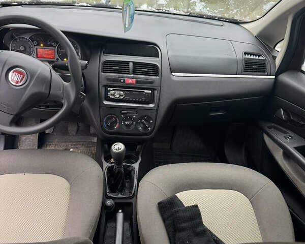 Червоний Фіат Лінеа, об'ємом двигуна 1.4 л та пробігом 194 тис. км за 5300 $, фото 27 на Automoto.ua