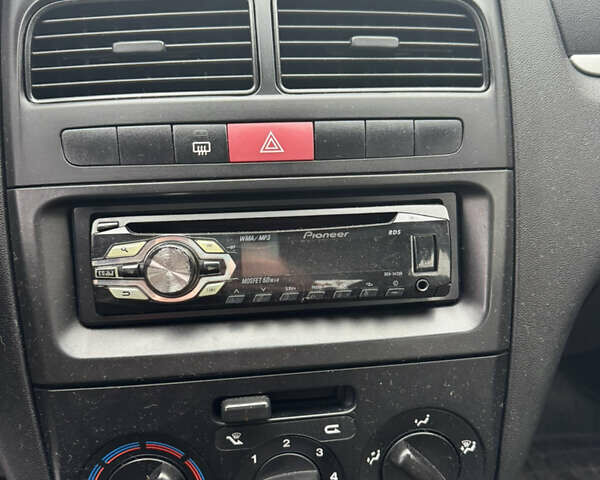 Червоний Фіат Лінеа, об'ємом двигуна 1.4 л та пробігом 194 тис. км за 5300 $, фото 22 на Automoto.ua