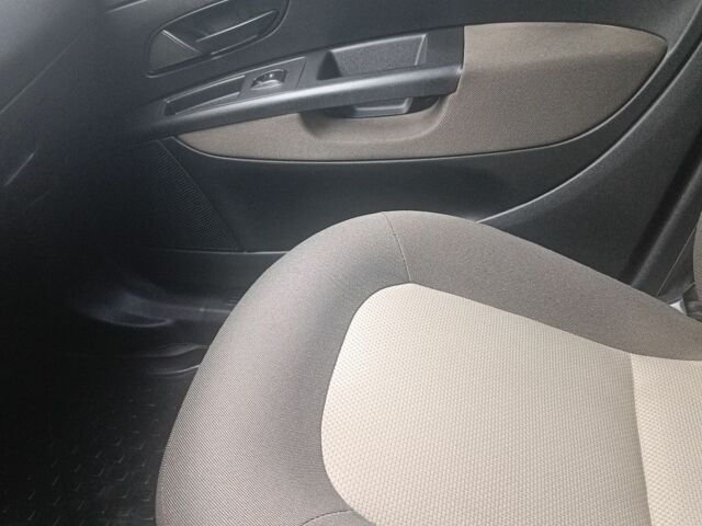 Красный Фиат Линеа, объемом двигателя 1.4 л и пробегом 161 тыс. км за 4300 $, фото 3 на Automoto.ua