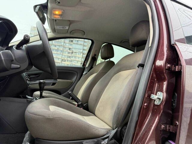 Красный Фиат Линеа, объемом двигателя 0 л и пробегом 123 тыс. км за 5990 $, фото 8 на Automoto.ua