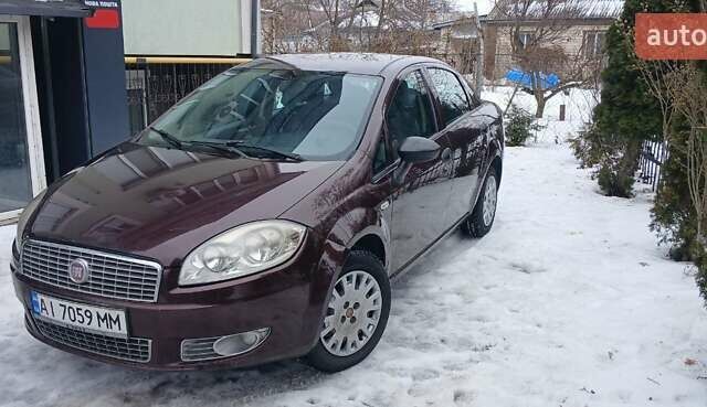 Красный Фиат Линеа, объемом двигателя 1.37 л и пробегом 258 тыс. км за 4500 $, фото 5 на Automoto.ua