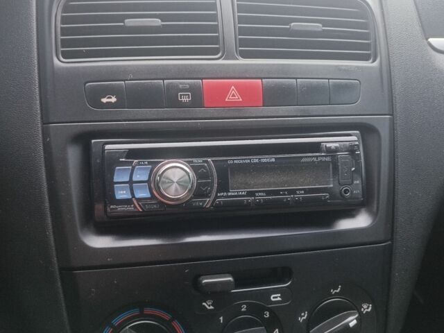 Красный Фиат Линеа, объемом двигателя 1.4 л и пробегом 161 тыс. км за 4300 $, фото 4 на Automoto.ua