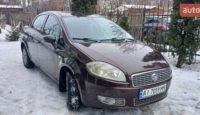 Красный Фиат Линеа, объемом двигателя 1.37 л и пробегом 258 тыс. км за 4500 $, фото 3 на Automoto.ua