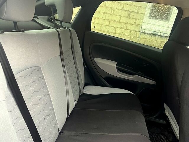 Красный Фиат Линеа, объемом двигателя 1.4 л и пробегом 133 тыс. км за 5000 $, фото 6 на Automoto.ua