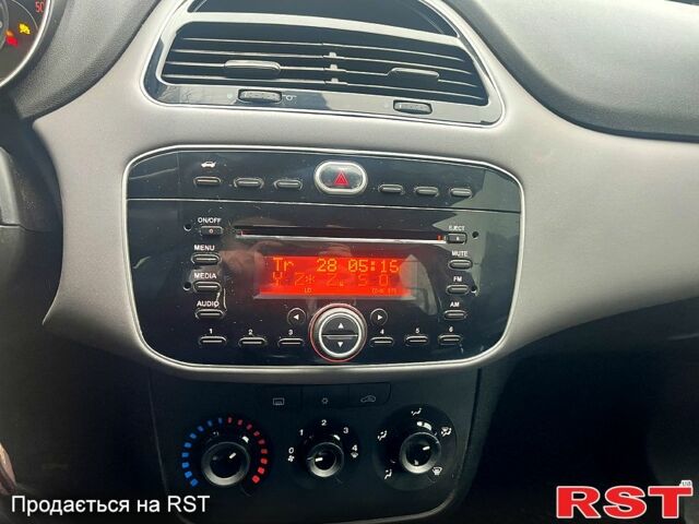 Красный Фиат Линеа, объемом двигателя 1.4 л и пробегом 133 тыс. км за 5000 $, фото 9 на Automoto.ua