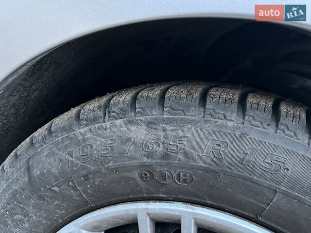 Фиат Линеа, объемом двигателя 1.2 л и пробегом 230 тыс. км за 5300 $, фото 7 на Automoto.ua