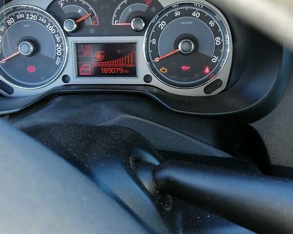 Фиат Линеа, объемом двигателя 1.4 л и пробегом 170 тыс. км за 4500 $, фото 1 на Automoto.ua