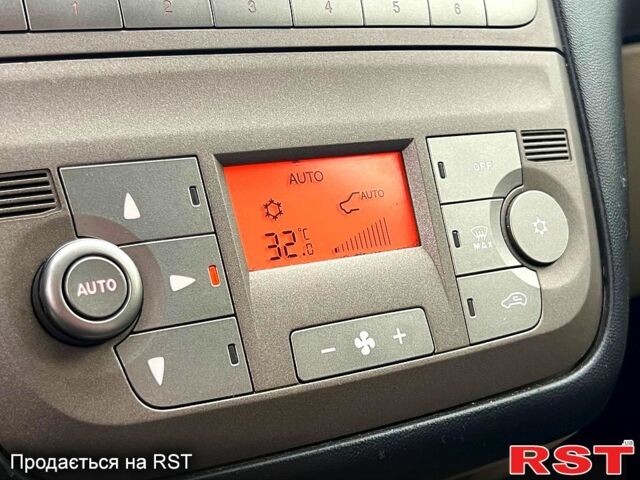 Фиат Линеа, объемом двигателя 1.3 л и пробегом 227 тыс. км за 4799 $, фото 4 на Automoto.ua