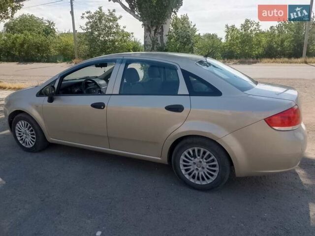 Фиат Линеа, объемом двигателя 1.4 л и пробегом 114 тыс. км за 3850 $, фото 11 на Automoto.ua