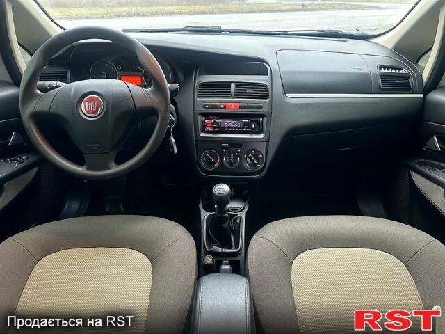 Фиат Линеа, объемом двигателя 1.4 л и пробегом 43 тыс. км за 5100 $, фото 9 на Automoto.ua