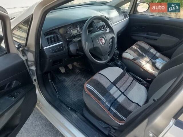 Фиат Линеа, объемом двигателя 1.4 л и пробегом 114 тыс. км за 3850 $, фото 6 на Automoto.ua