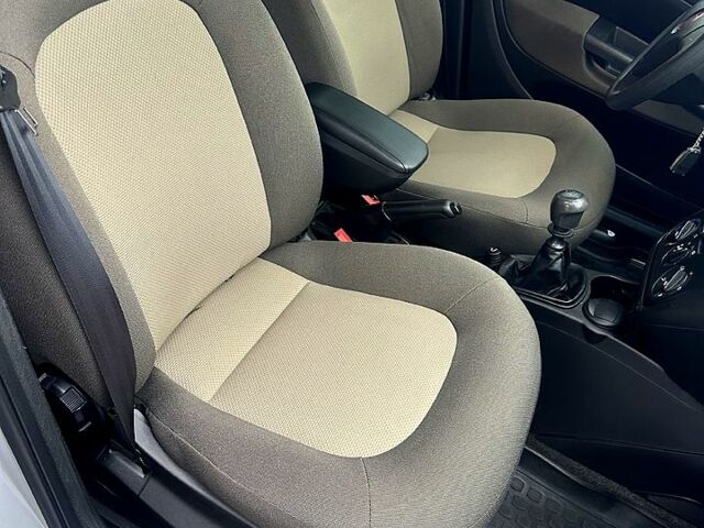 Фиат Линеа, объемом двигателя 1.4 л и пробегом 43 тыс. км за 5100 $, фото 12 на Automoto.ua