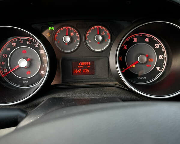 Фиат Линеа, объемом двигателя 1.37 л и пробегом 179 тыс. км за 4999 $, фото 10 на Automoto.ua